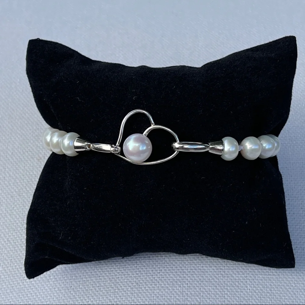 White Cultured Freshwater Pearl Bracelet W/ 925S Heart Shaped Pendant Clasp 7.5